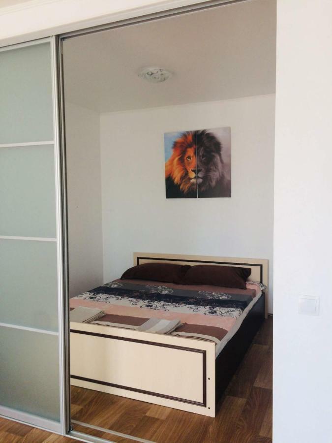 Studio Apartment In Center Poltava Extérieur photo